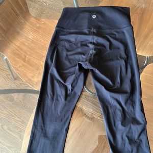 Lulu Lemon black leggings regular cut legs and length. Size:6